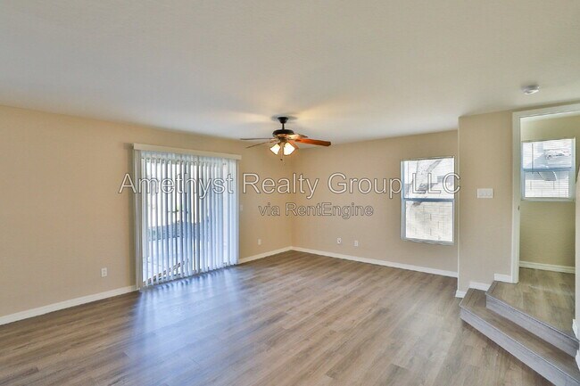 Building Photo - 11706 W Sunnyside Dr