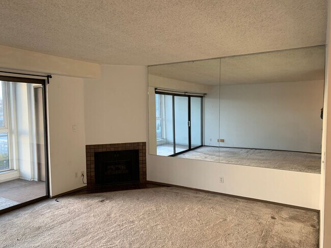 Building Photo - Capitol Hill Condo