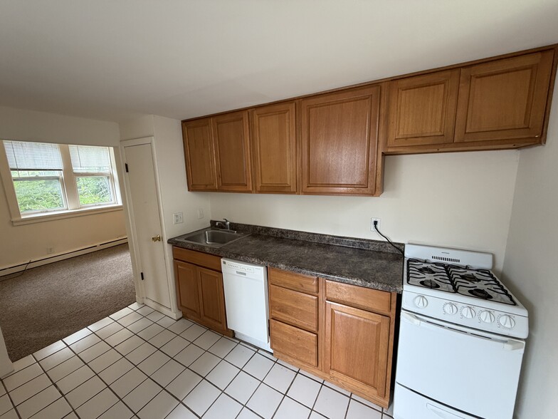 Building Photo - 125 E Gorham St