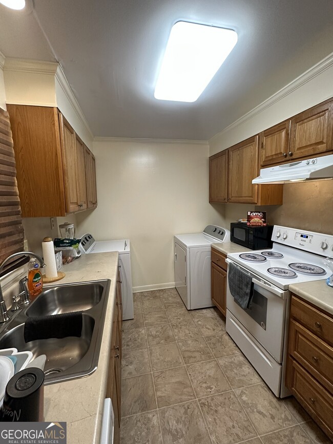 Building Photo - 105 Cedar Dr