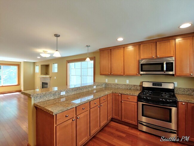 Building Photo - Gorgeous North Seattle Townhome