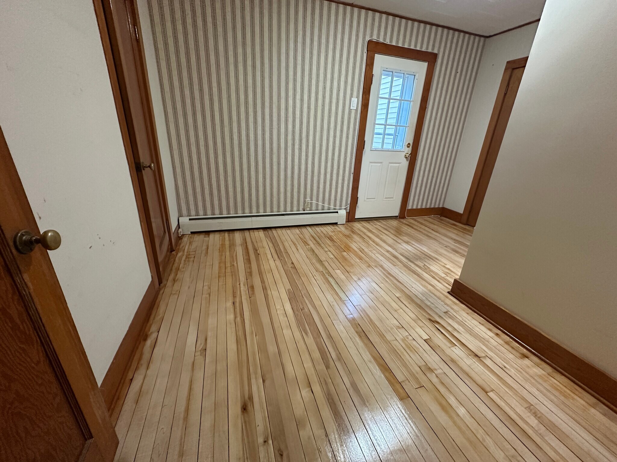 Building Photo - 4 Maple Ave