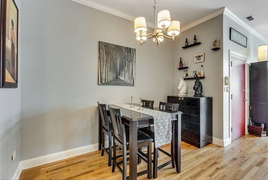 Building Photo - 2740 W Belmont Ave