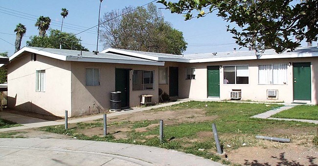 Building Photo - 4-Units
