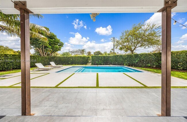 Building Photo - 172 Bentley Dr