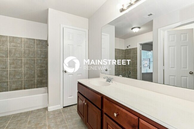 Building Photo - 4 Bedroom Pet-Friendly Home in Conroe, TX with Main Street Renewal