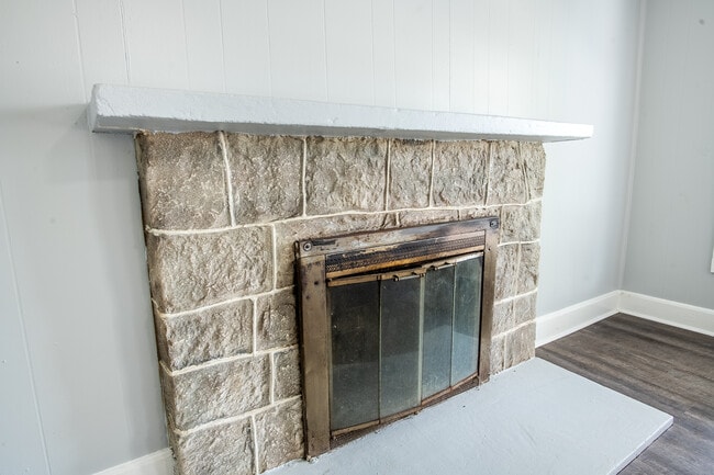 Building Photo - 1005 Greens Lake Rd