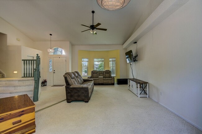 Building Photo - $2222 | 3BR/3BA | Pueblo West Gem!