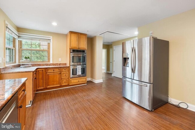 Building Photo - 9201 Rosemont Dr