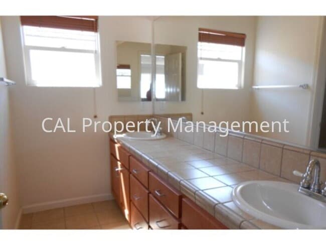 Building Photo - 3 Bedroom with loft near Alvarez High School