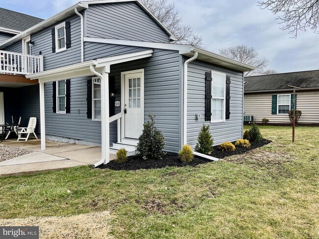 Building Photo - 636 W Penn Ave