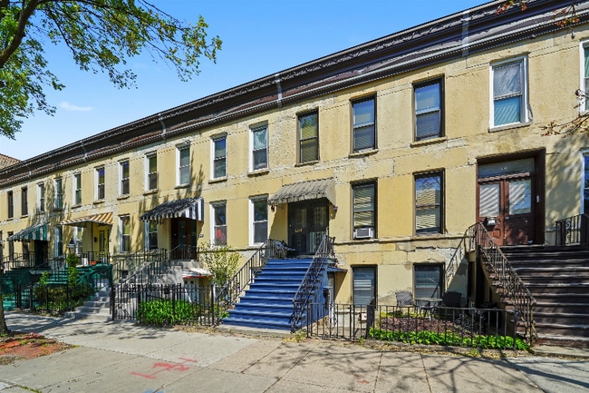 Building Photo - 911 S Loomis St