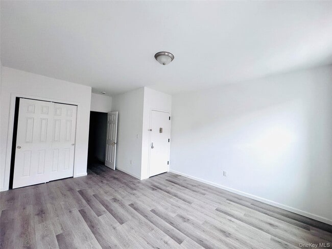 Building Photo - 16-88 Gates Ave