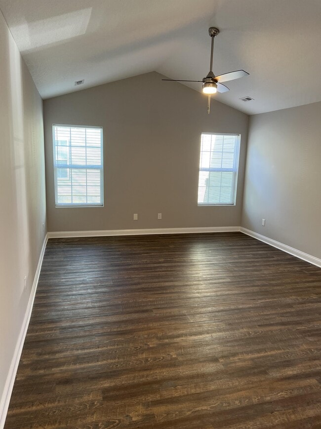 Building Photo - 800 Spring Park Rd