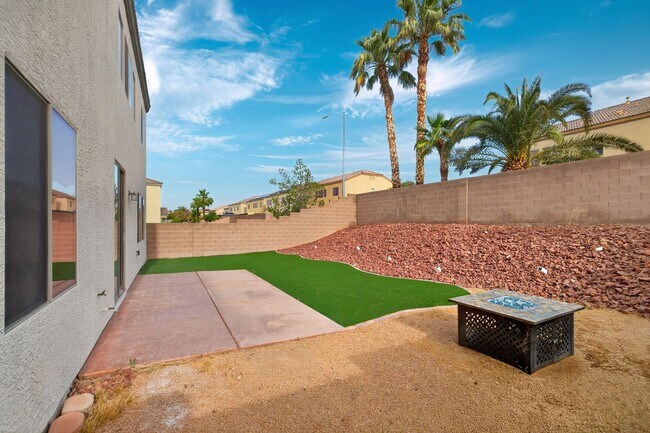Building Photo - CORNER LOT 4-BEDROOM HOME + LOFT  WITH 3.5 BATHS AND 3-CAR GARAGE!