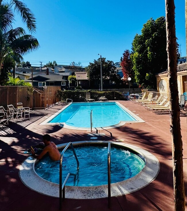 Building Photo - Remodeled 2 Bed / 2 Bath Near Signal Hill – Minutes from the Traffic Circle