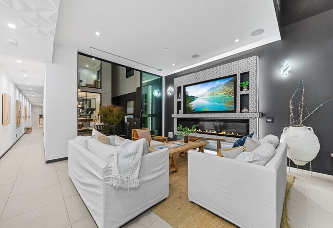 Building Photo - 838 California Ave