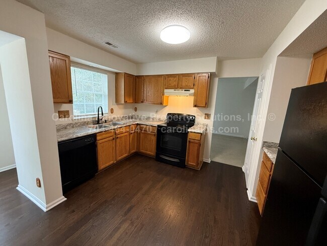 Building Photo - 10722 Roxbury Ct