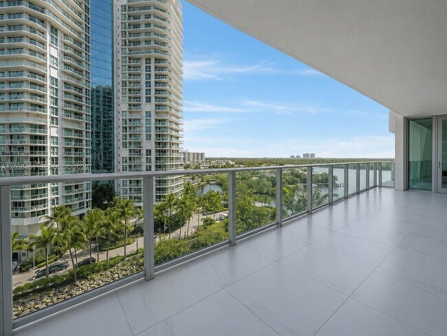 Building Photo - 300 Sunny Isles Blvd
