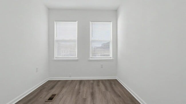 Building Photo - 1028 Kenyon St NW