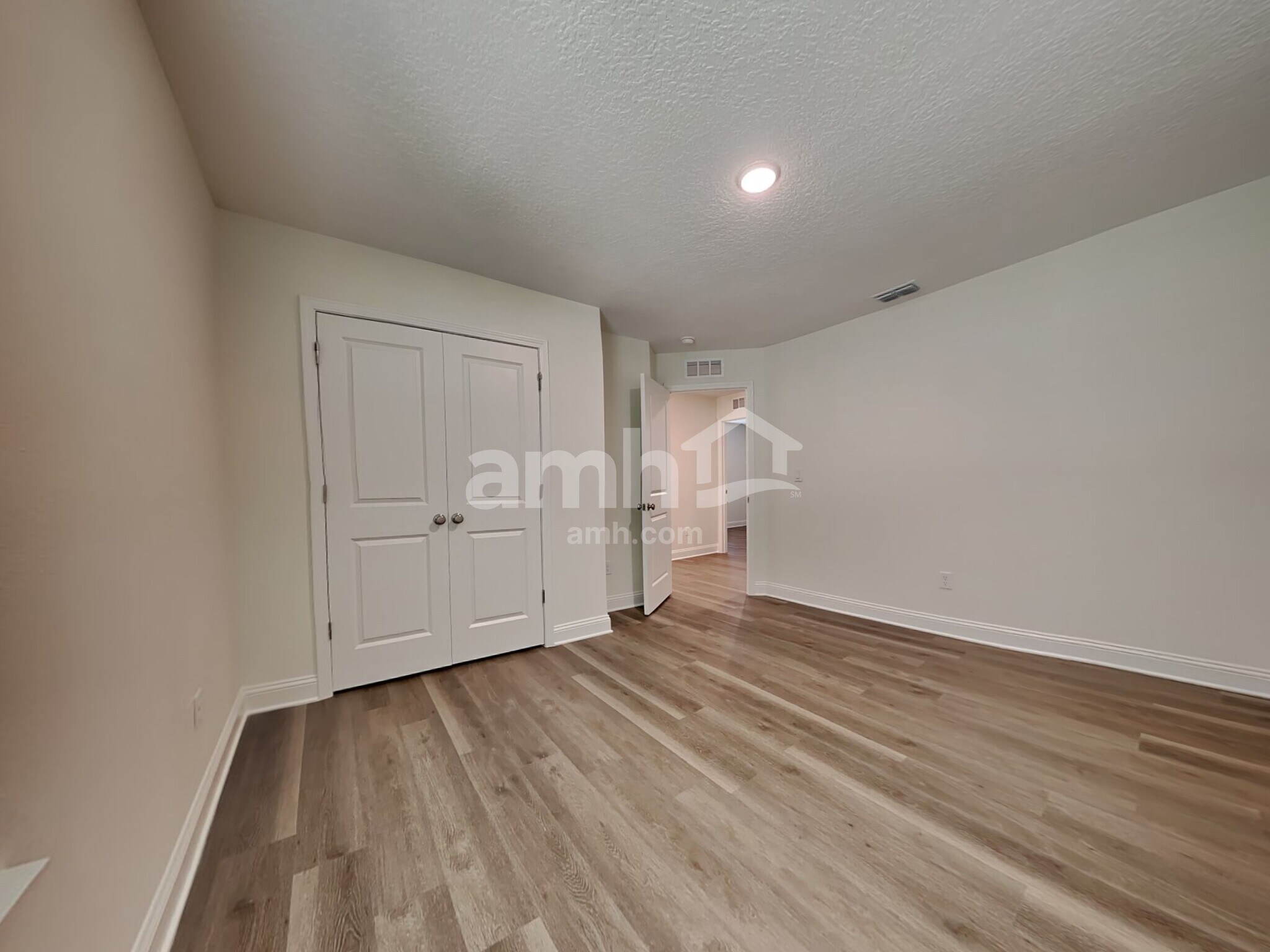 Building Photo - 11667 Hillside Dr