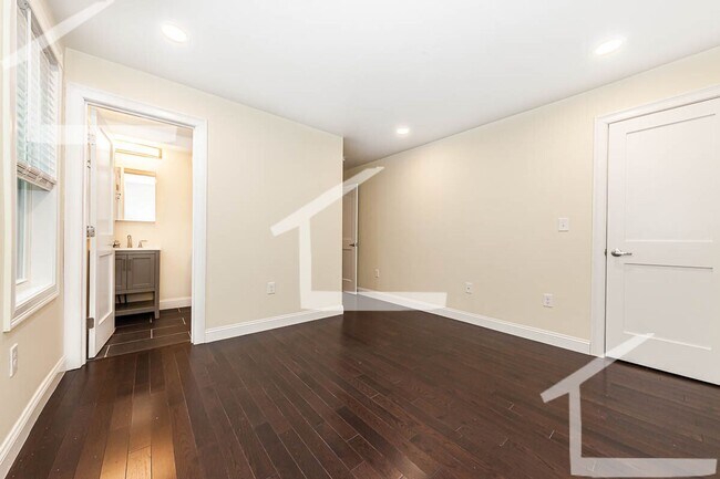 Building Photo - 20 Albion St