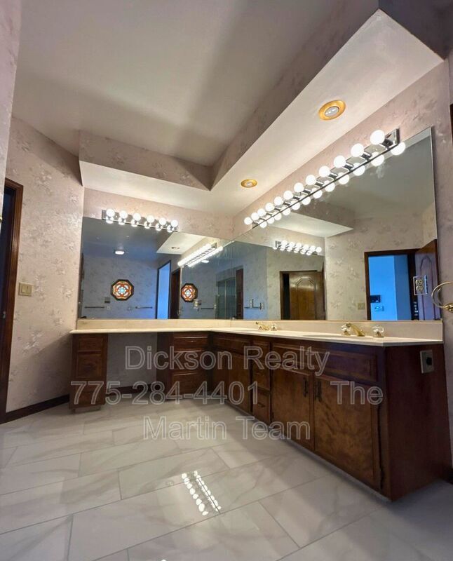 Building Photo - 2795 W Lake Ridge Shores