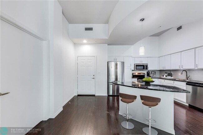 Building Photo - 450 NE 5th St