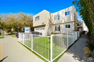 Building Photo - 1127 18th Street, North of Wilshire Blvd!