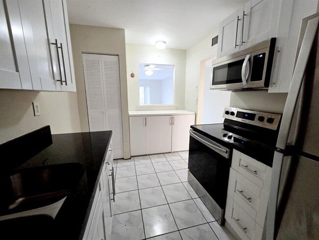 Building Photo - 4121 Stirling Rd