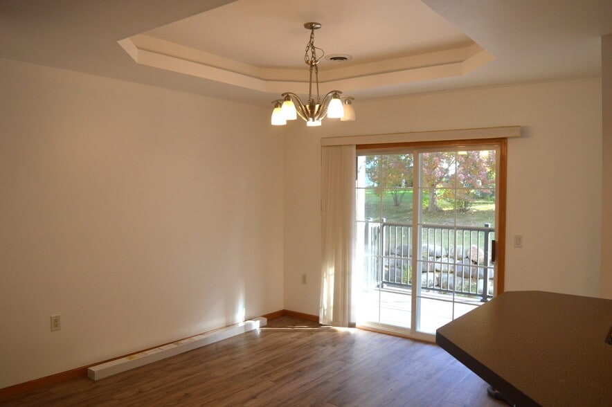 Building Photo - 1701 Carns Dr