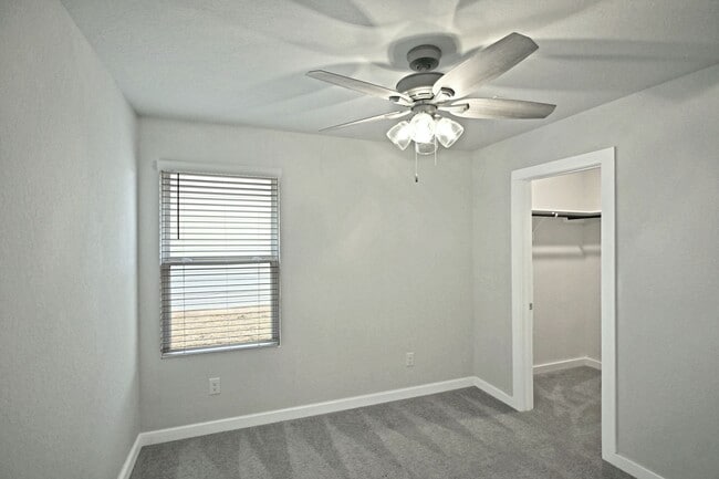 Building Photo - 2561 Solon Ln