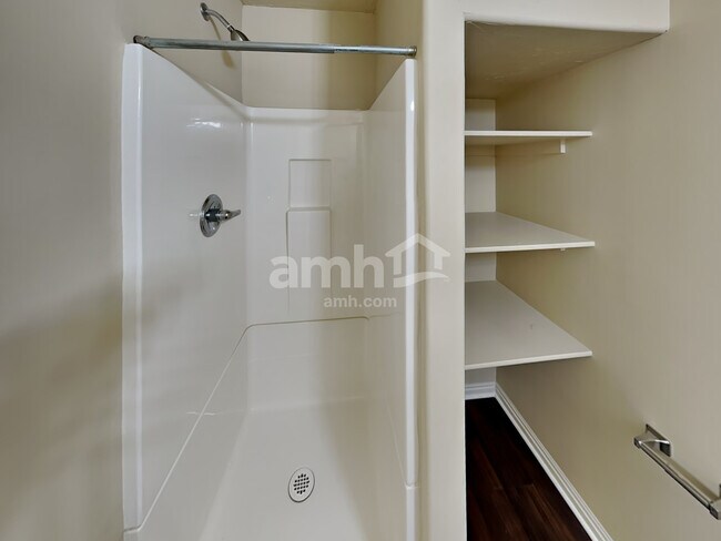 Building Photo - 917 Longleaf Dr