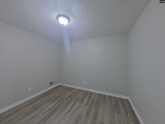 Building Photo - 530 N Royal Tower Dr