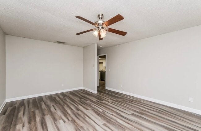 Building Photo - 3684 Woodhill Dr