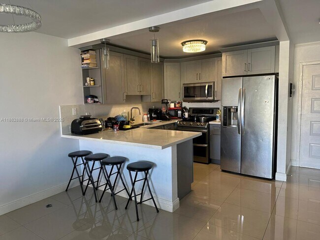 Building Photo - 6950 Miami Gardens Dr