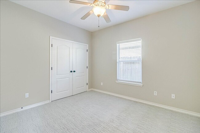 Building Photo - 5810 Aava Dr