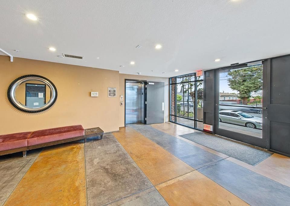 Building Photo - 1060 S Third St