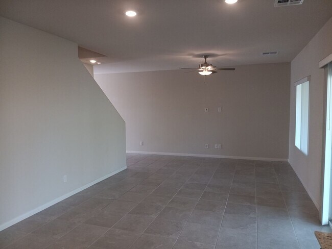 Building Photo - NEWER BUILD 4BD/2.5BA HOME NEAR ALIANTE!