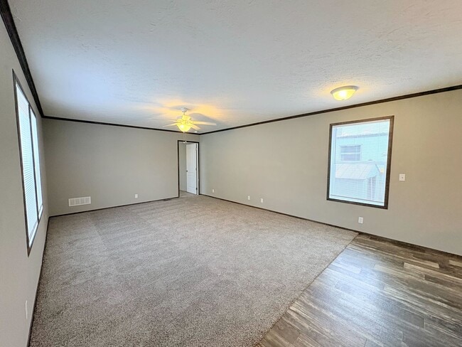 Building Photo - 10694 State Rte 762