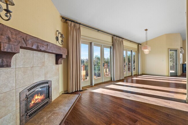 Building Photo - Amazing Apple Valley Home