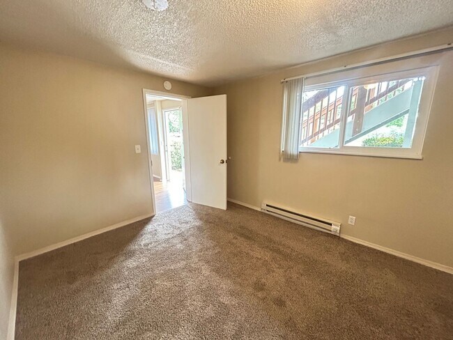 Building Photo - Cozy Studio Downtown