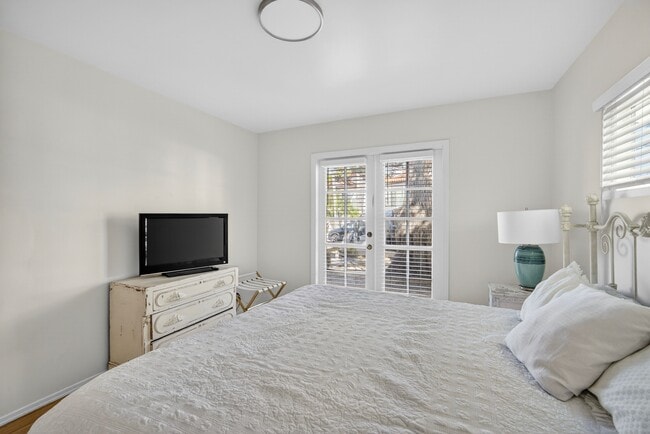 Building Photo - 237 Avenida Montalvo