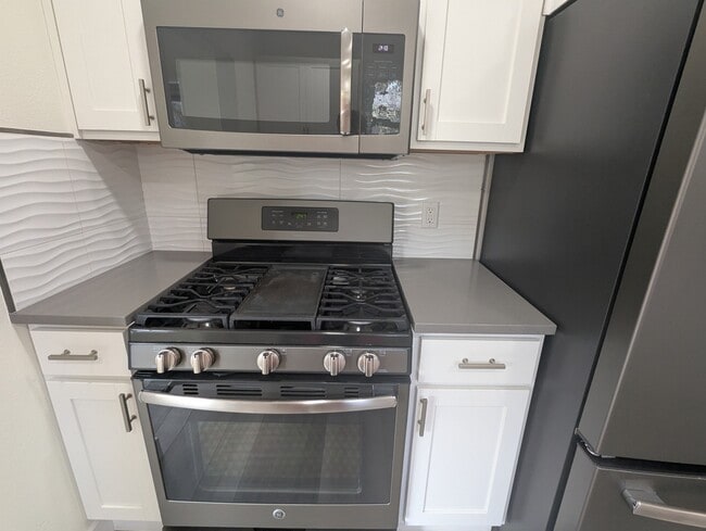 Building Photo - 402 NW 12th St