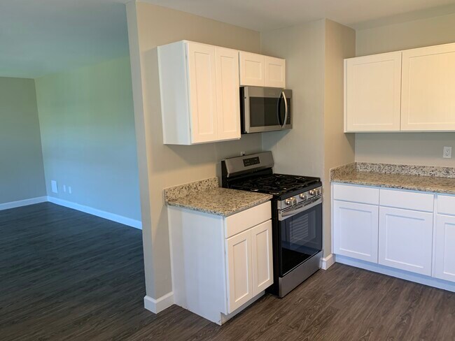 Warm, welcoming interiors with sleek surfaces - High Oaks