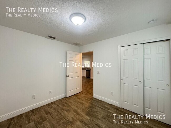 Building Photo - 708 Bon Air St