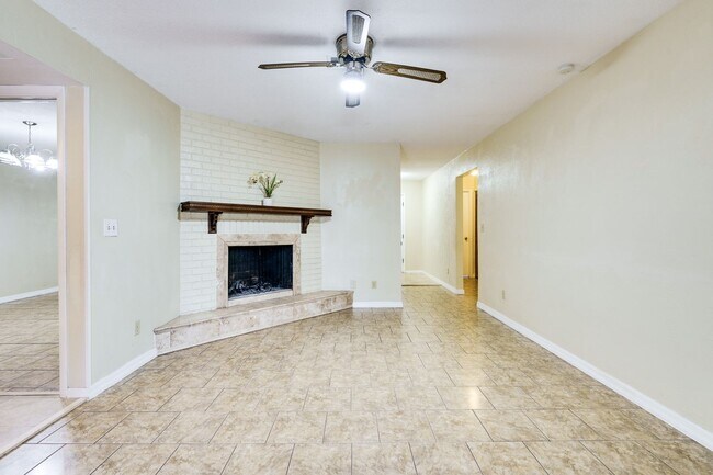 Building Photo - Charming 3BR/2BA Single-Family Home in Por...