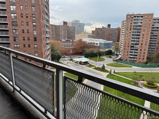 Building Photo - 61-45 98th St