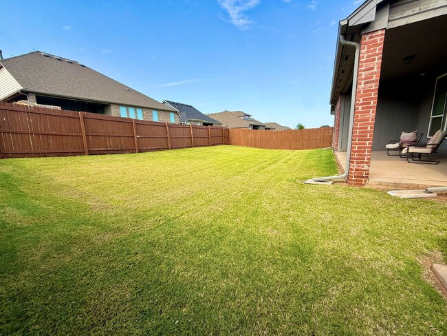 Building Photo - 706 Sedona Dr