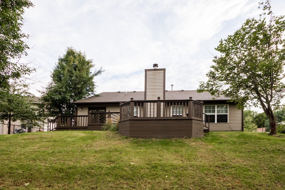 Building Photo - 12044 Pepperwood Dr